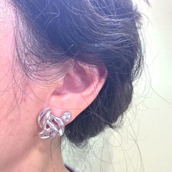 Silver toned knot chunky geometrical floral swirl clip on screw back Earrings - Picture 3 of 9